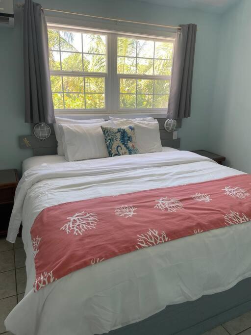 Beautiful Villa Just Steps Away From The Beach! George Town Buitenkant foto