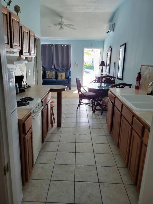 Beautiful Villa Just Steps Away From The Beach! George Town Buitenkant foto