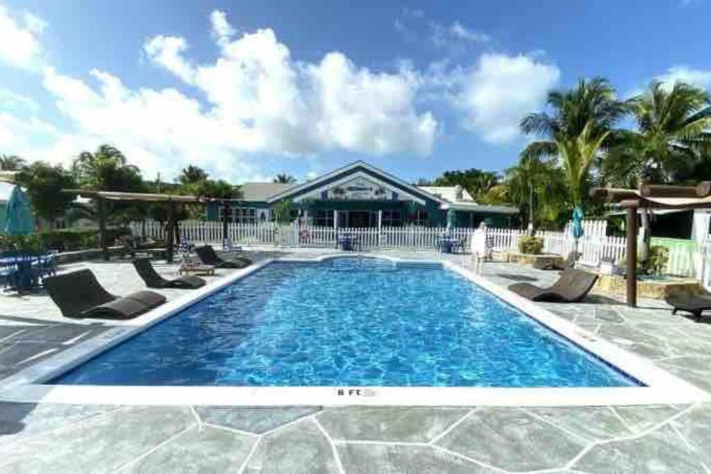 Beautiful Villa Just Steps Away From The Beach! George Town Buitenkant foto
